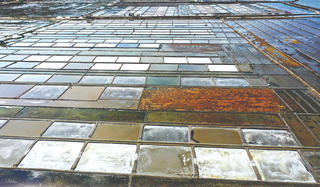 Trên cánh đồng muối Sa Huỳnh