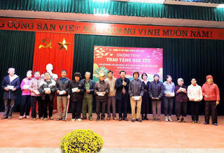 Công ty Cổ phần TNH99 Việt Nam trao gửi những món quà Tết ấm áp