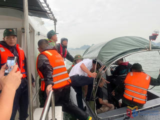 Cứu được 10 người gặp nạn trên tàu du lịch bị chìm trên vịnh Hạ Long