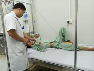 Cuối năm, lại lo chấn thương vì pháo
