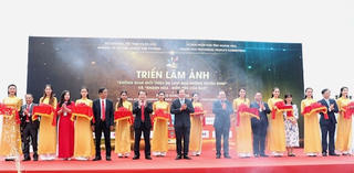 Triển lãm ảnh 'Không gian giới thiệu du lịch qua những thước phim' tại Khánh Hoà
