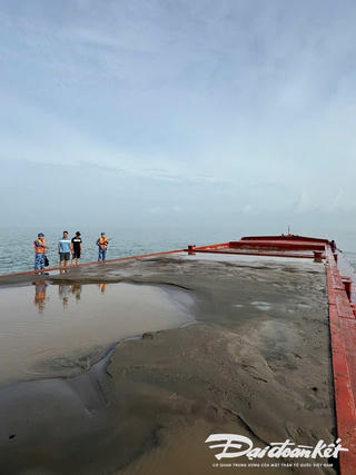 Cảnh sát biển bắt đối tượng 'cát tặc' trên vùng biển giữa TP Hồ Chí Minh và Tiền Giang