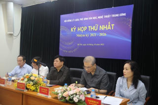 Nâng cao chất lượng lý luận, phê bình văn học, nghệ thuật