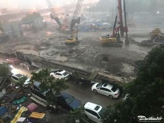 Bão chưa vào, miền Bắc đã đón mưa dông dữ dội, vì sao?