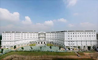 Phụ huynh mòn mỏi đòi lại tiền trường quốc tế