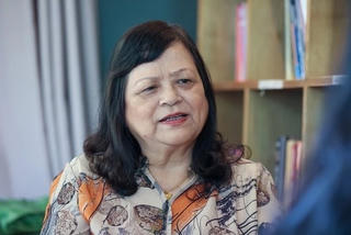 Chạm vào ký ức của Hồng