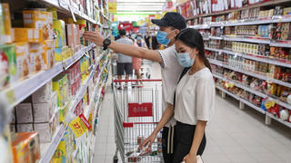 Giá hàng hóa tăng nhanh, giảm chậm: Khâu trung gian hưởng lợi