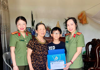 'Mẹ đỡ đầu', lan tỏa yêu thương
