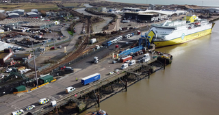 Xác minh thông tin 'phát hiện 7 người Việt Nam trong thùng xe tải ở Anh'