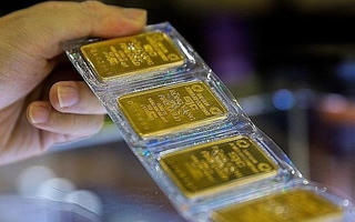 Giá vàng giảm mạnh, giá USD tăng cao