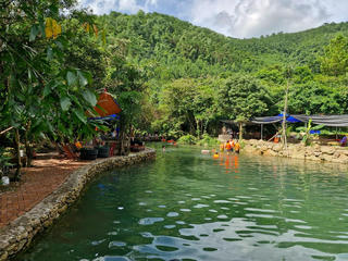 Quảng Ninh: Xây đập ngăn suối làm điểm du lịch trái phép