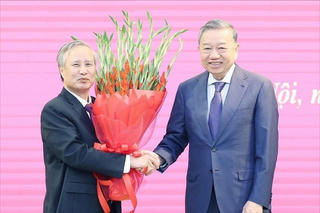 Tổng Bí thư Tô Lâm dự Lễ trao tặng Huy hiệu 45 năm, 40 năm và 30 năm tuổi Đảng