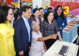 Hơn 100 đầu báo tham gia triển lãm hội báo Xuân trực tuyến năm 2023