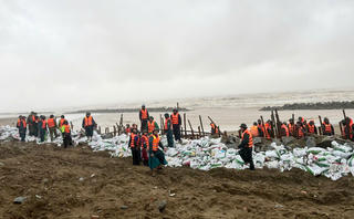 Bão số 5 giảm cấp, gây mưa lớn trên đất liền Nghệ An, Hà Tĩnh