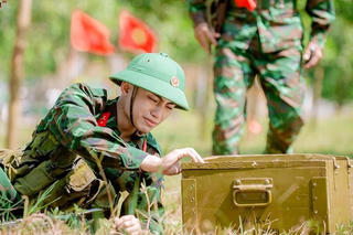 Việt Hoàng bật khóc khi thực hiện thử thách trong "Sao nhập ngũ"