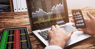 Tự doanh và khối ngoại mạnh tay bán ra cổ phiếu, cá nhân lại mua vào