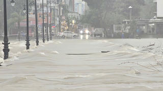 Nước sông dâng cao, nhiều nơi ở Huế bị ngập