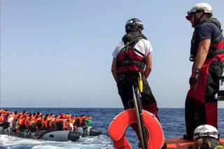 Làn sóng di cư tự do trong hành trình vô định