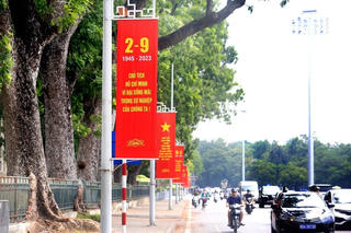 Thủ đô Hà Nội ngày nắng, chiều tối và đêm có mưa dông