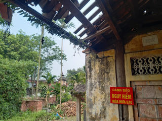 Chùa Tre sắp sập?