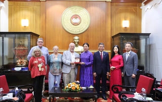 Phó Chủ tịch Hà Thị Nga tiếp Bí thư Đảng Cộng sản Anh Robert Griffiths