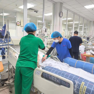 Cô gái nguy kịch vì nhiễm khuẩn tụ cầu vàng