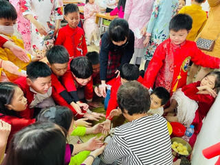 'Làm mới' bài tập Tết khiến học sinh thích thú