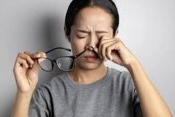 Mất thị lực sau mũi tiêm xóa nhăn trán