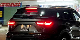 Xôn xao xe ô tô mang BKS ngũ 9 giả nghênh ngang trên đường phố Hà Tĩnh