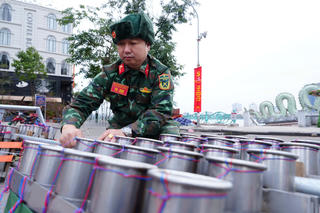 Bên trong các trận địa pháo hoa ở Hà Nội trước khoảnh khắc Giao thừa