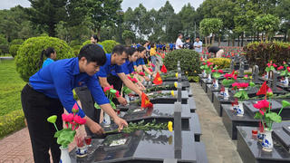 Tuổi trẻ Đắk Lắk tổ chức Lễ thắp nến tri ân các anh hùng liệt sĩ