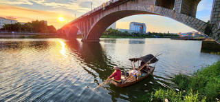 Móng Cái có gì ngoài cửa khẩu?