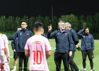 'Canh bạc' của ông Troussier