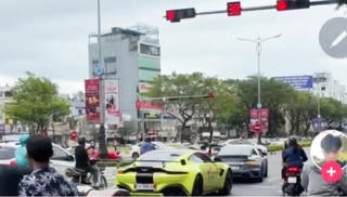 Đà Nẵng: Tạm giữ 11 giấy phép lái xe, phạt 167 triệu đồng loạt 'siêu xe' vượt đèn đỏ gây chú ý trên mạng xã hội