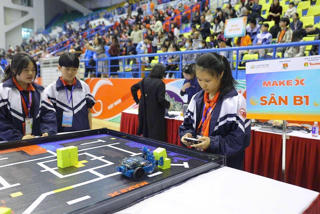 Học sinh thỏa mãn đam mê công nghệ với sân chơi STEM, AI và Robotics