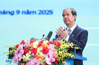 Bộ trưởng Bộ GDĐT mong giáo viên, học sinh vượt lên chính mình, hoàn thành sứ mệnh mới