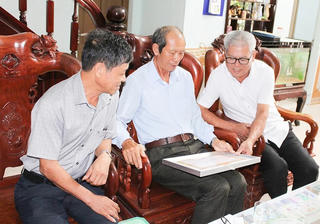 Cầu nối gắn kết ý Đảng, lòng dân