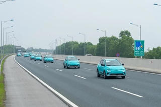 Chỉ 4 tiếng lên App Store, ứng dụng đặt taxi điện VinFast dẫn đầu lượt tải danh mục Du lịch