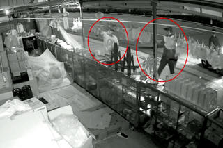 Bắt nhóm thanh niên cầm kiếm cướp bánh trung thu 'về đi biếu'