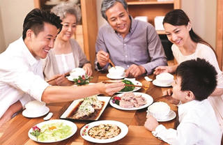 Xung quanh câu chuyện 'cơm nhà'