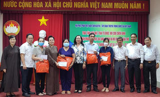 Cần Thơ: Trao nhiều phần quà  Mẹ Việt Nam anh hùng và các gia đình chính sách 