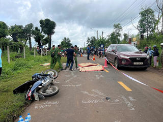 Đắk Lắk: Va chạm với ô tô, 2 vợ chồng tử vong tại chỗ