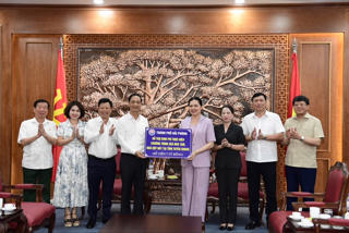 Hải Phòng: Trao tặng Tuyên Quang, Hà Giang 14 tỷ đồng xoá nhà tạm