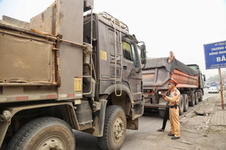 Xe quá tải bắt đầu 'lộng hành' trở lại