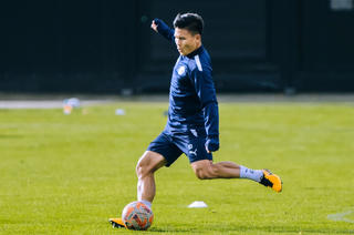 Quang Hải ngồi dự bị trong trận Pau FC thắng 2-1 Amiens