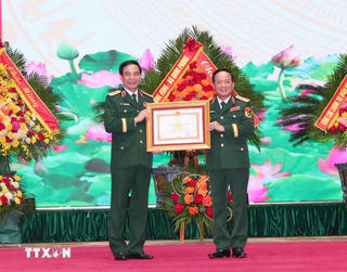 Trao huân chương tặng Đại tướng Phan Văn Giang và các lãnh đạo Bộ Quốc phòng