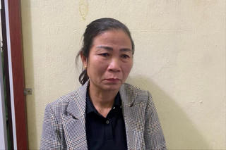 Bắt người phụ nữ mua cỏ Mỹ bán kiếm lời