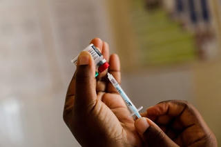 WHO khuyến nghị sử dụng vaccine R21/Matrix-M để phòng sốt rét
