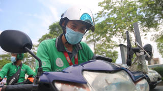 Nhập nhèm các loại phụ thu: Tài xế Grab không rõ được chia bao nhiêu