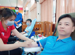 Chuyện về một giáo viên vùng biển giàu lòng nhân ái